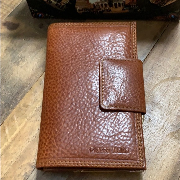 Vera Pelle Handbags - Vera Pelle Piazza Italia wallet w/box